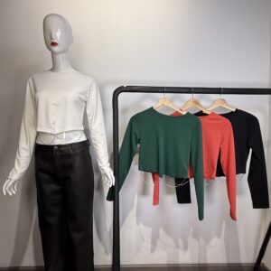 Polera Crop Top Manga Larga Esencial