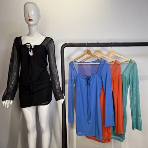 Vestido Corto de Malla Transparente con Escote Ajustable