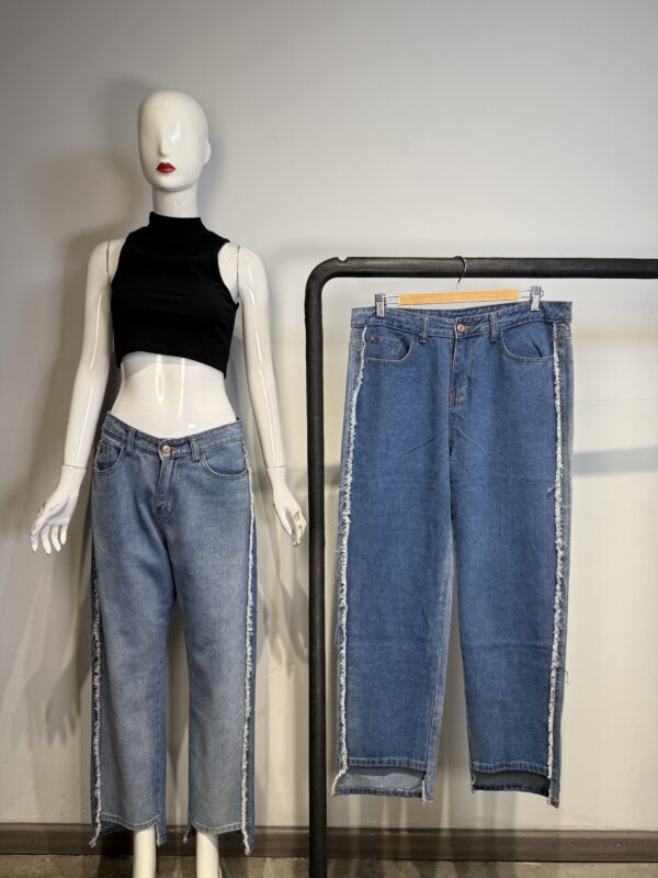 Jeans Rectos con Franja Lateral Deshilachada