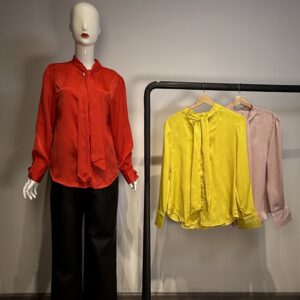 Blusa de Satén con Lazo en el Cuello