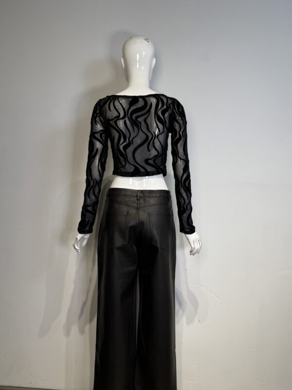 Top de Malla Transparente con Diseño Ondulado