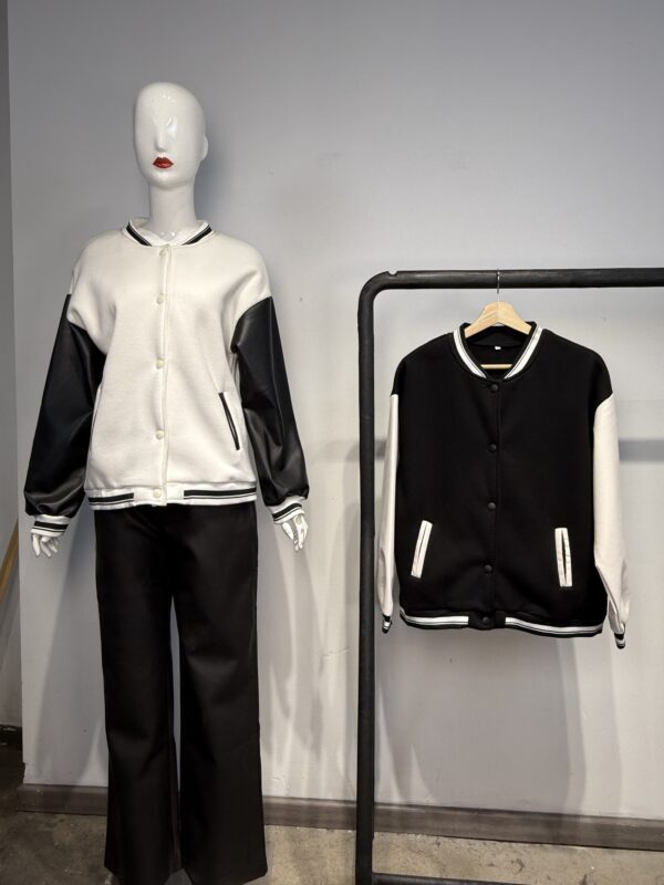 Chaqueta Varsity Clásica con Mangas en Contraste
