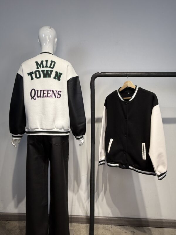 Chaqueta Varsity Clásica con Mangas en Contraste